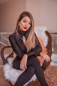 Linda e apaixonante, conheça a influenciadora Ana Otani