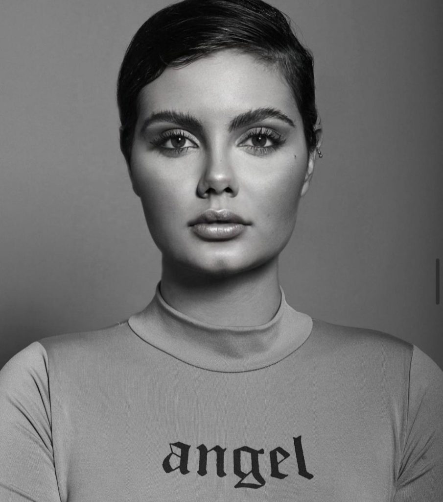 Júlia Paranhos