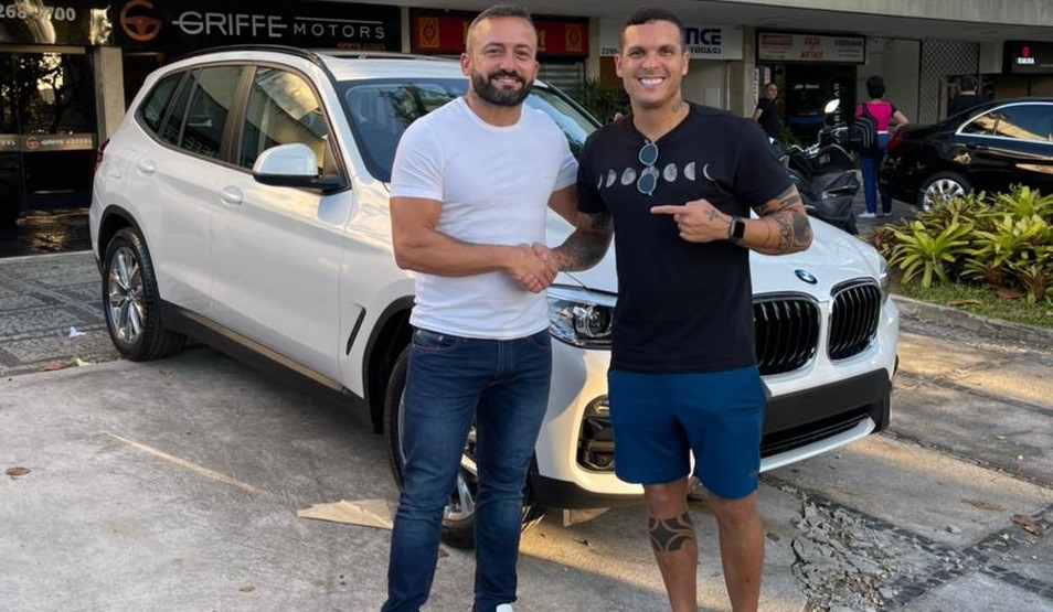 revendedora de automóveis comemora crescimento de vendas de SUVs