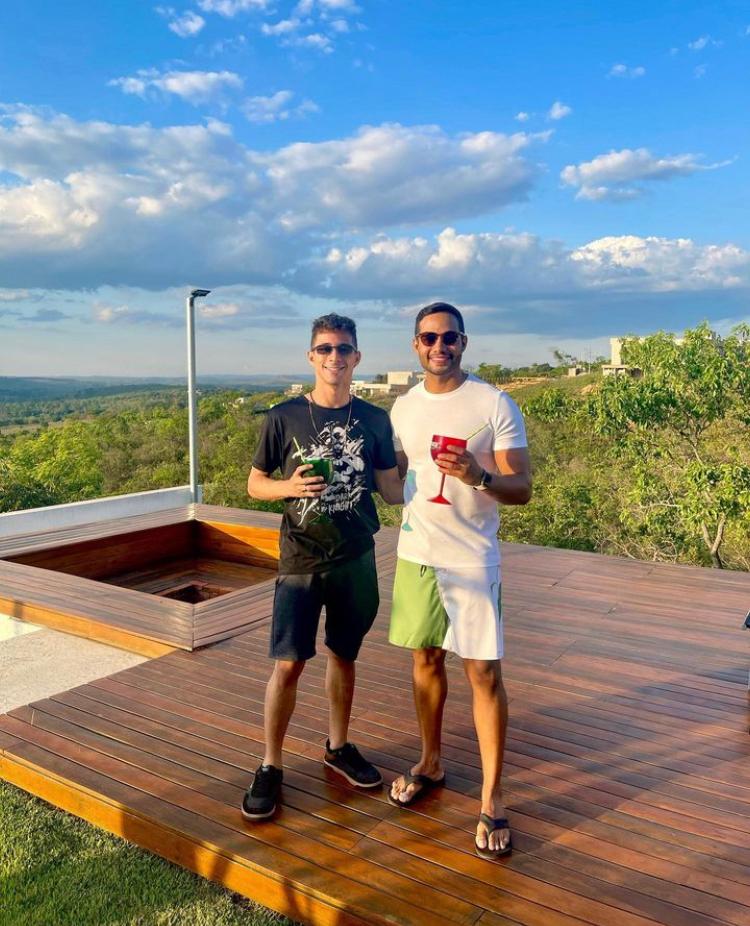 Hugo Mari e um homem