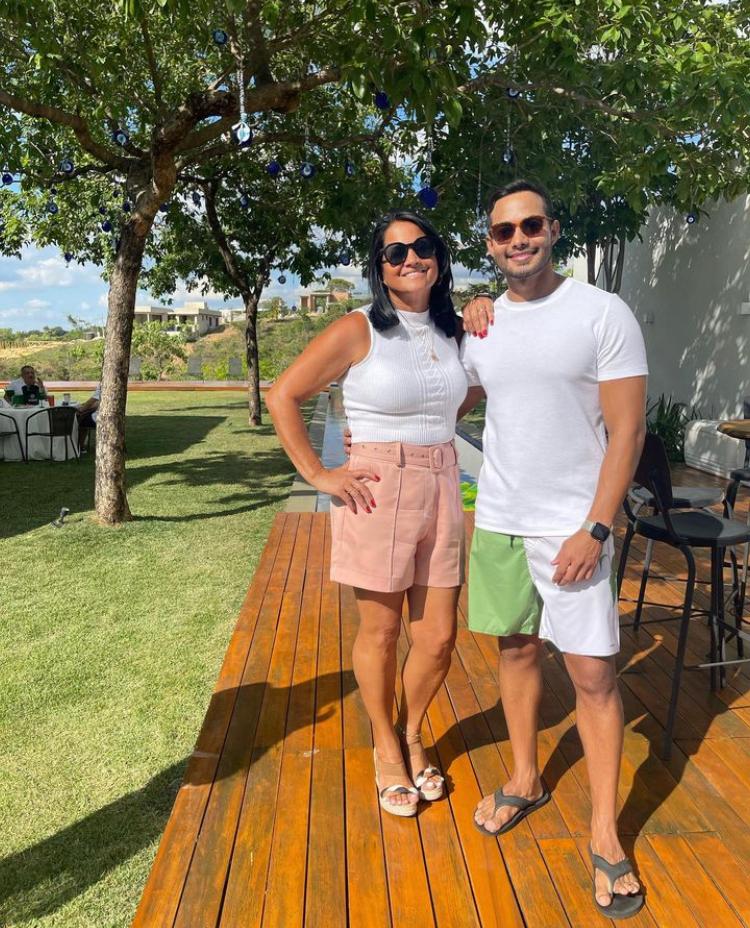 Hugo Mari e uma mulher